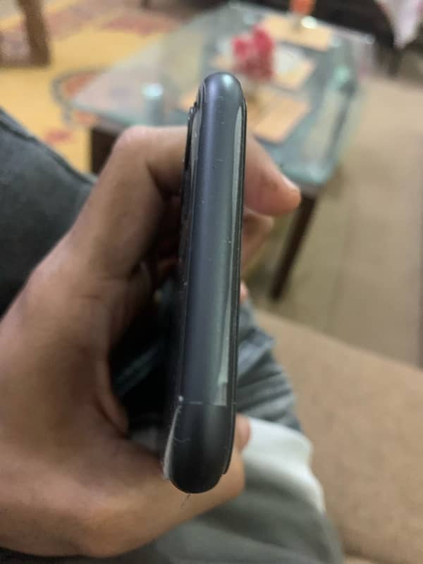 iPhone 11 64 Gb jv under warranty 3