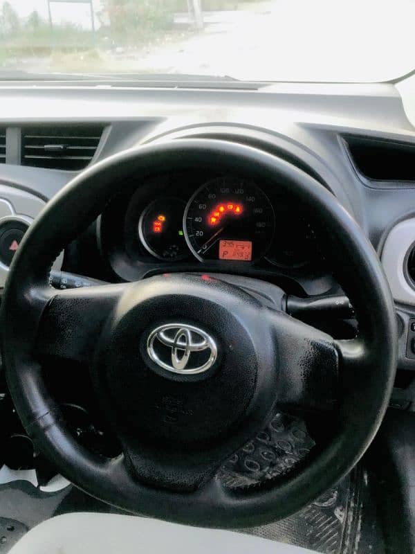 Toyota Vitz 2013 6