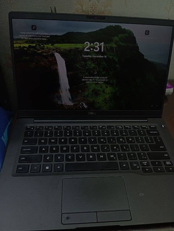 Dell Laptop latitude 7400 0