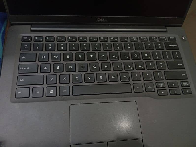 Dell Laptop latitude 7400 1