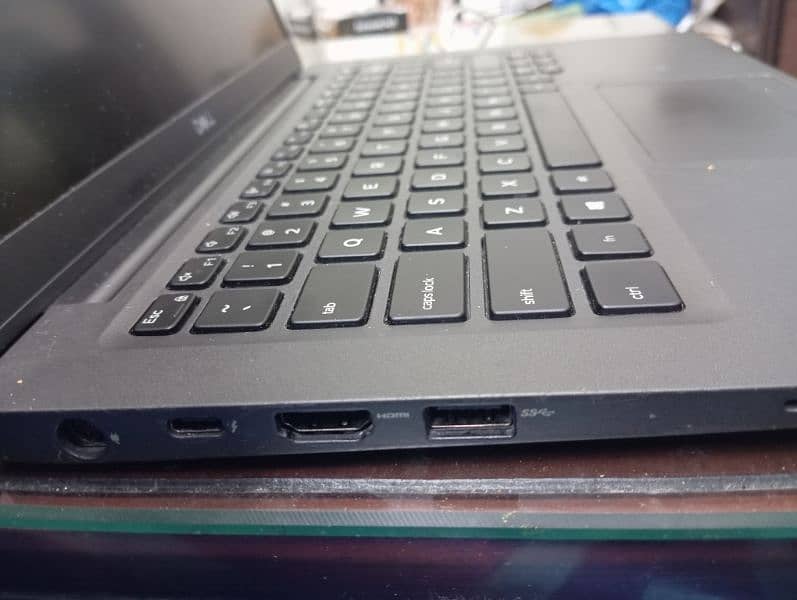 Dell Laptop latitude 7400 4