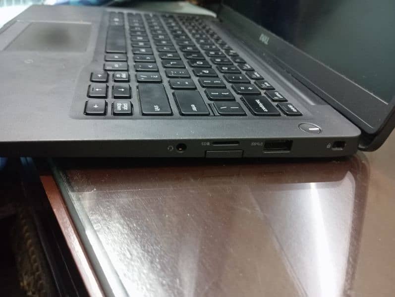 Dell Laptop latitude 7400 5