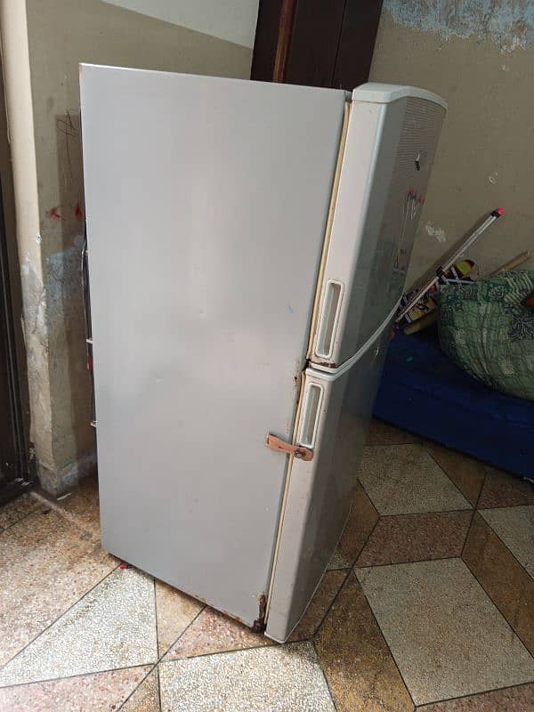 selling fridge condition 10/10 chill cooling 10/1 0 4