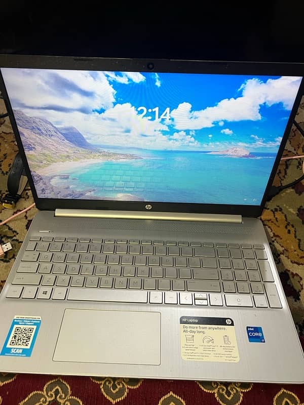 HP core i7 11 generation. 8GB Ram 256Rom 4