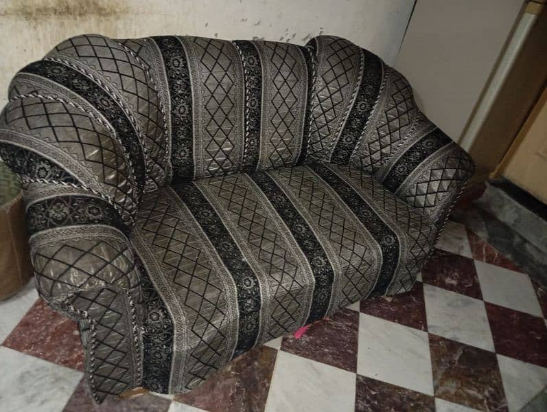 single sofa hai 1