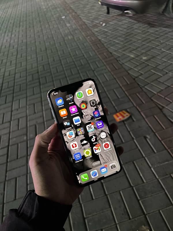 iphone xs max sim glitch 0