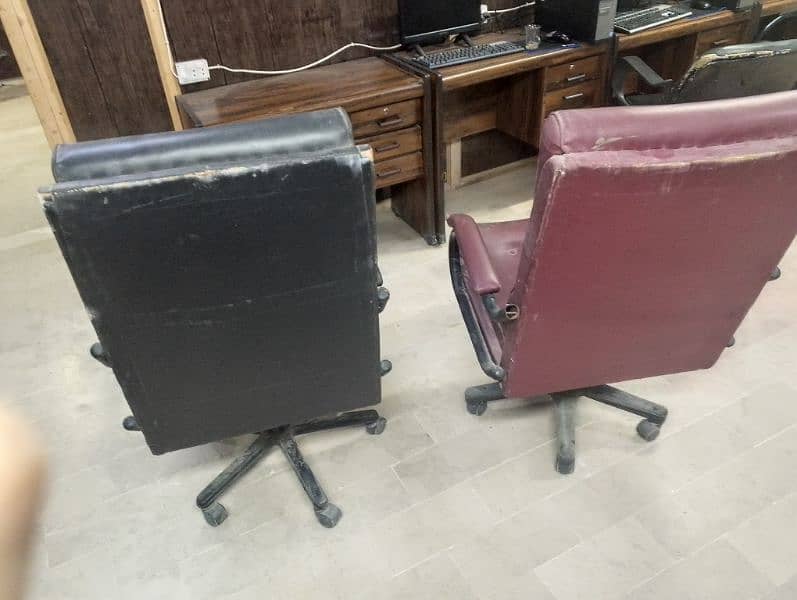 Office chairs 2 pieces available 3