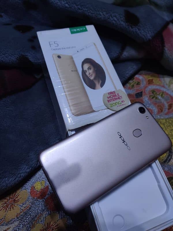 oppo f5 total geninu 10/10 orginal with box 1