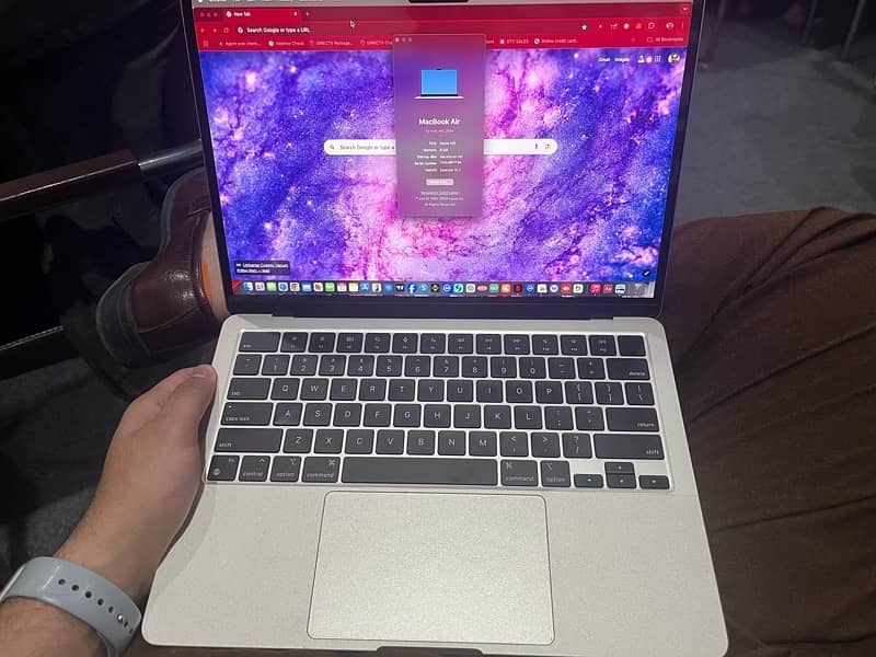 Macbook Air M3 /8 GB  256GB  / 13 inches 1