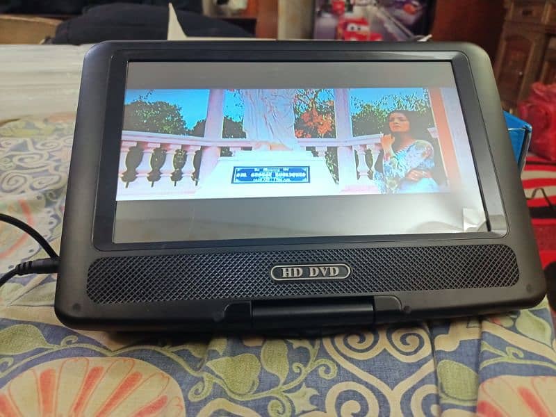 New portable chargeable Tv with cable option and 4