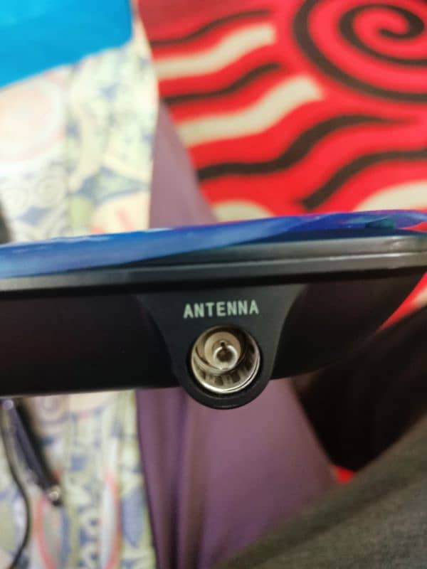 New portable chargeable Tv with cable option and 5