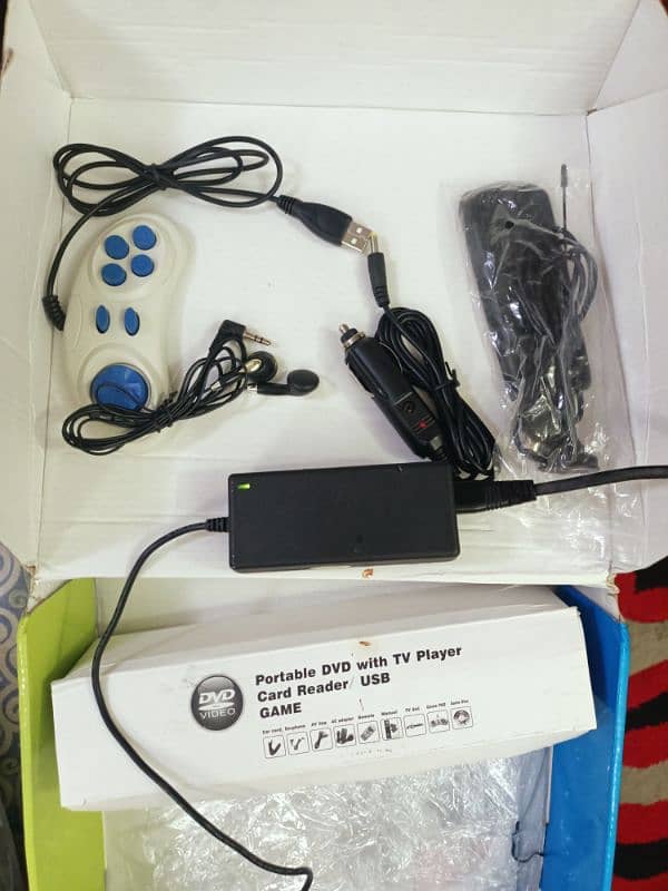 New portable chargeable Tv with cable option and 7