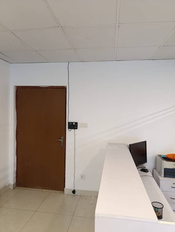 1900 sqft spacious furnished office available on rent 16