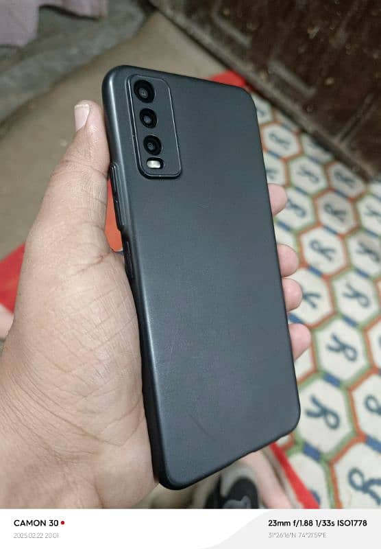 I am selling my phone vivo Y20 4gb 64gb with dabba and charger good 8