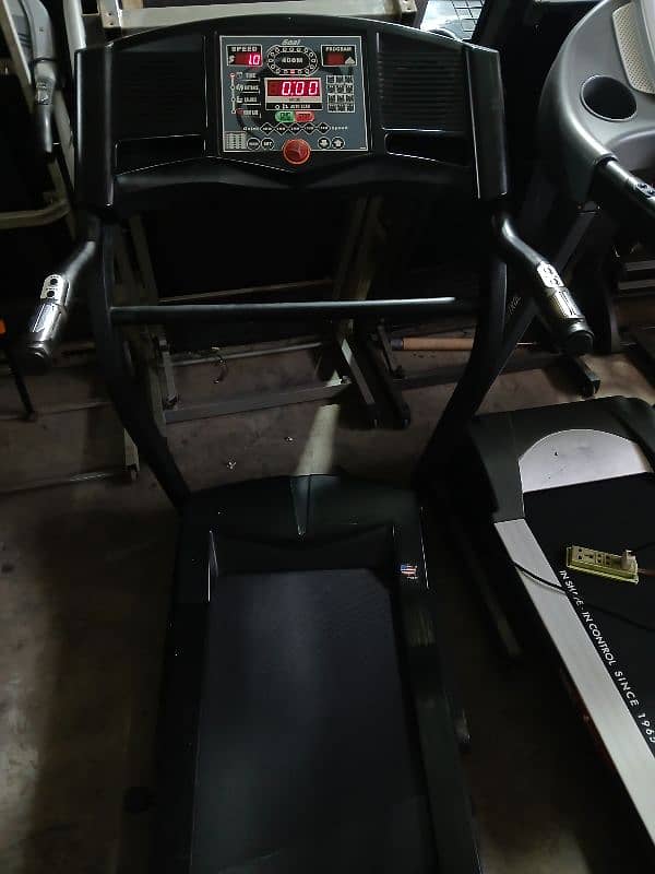 treadmils. (0309 5885468). ellapticals. gym cycles. home gym. dumbles 8