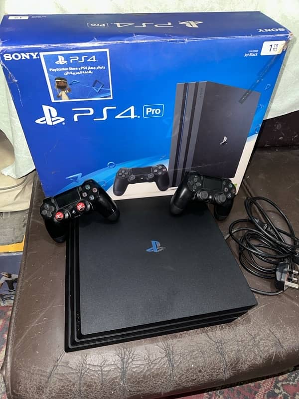 PS4 Pro 1TB full packing 3