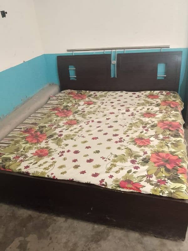 king size bed with master jet matress 2door Almari and dresing 1