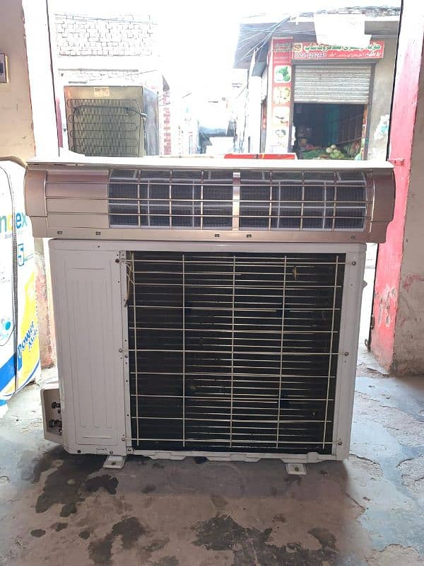 Gree 1-5 ton AC DC inverter 10 bye 10 good condition all original 1