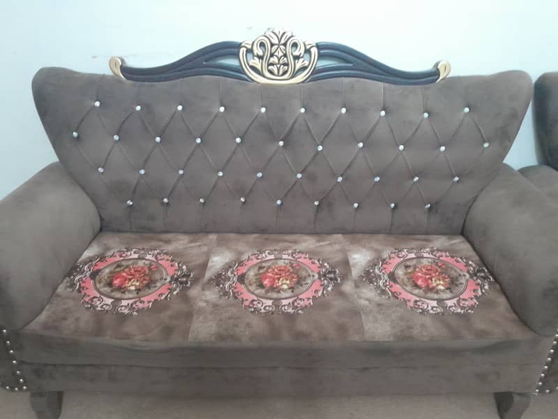 5 seater sofas in good condition 0