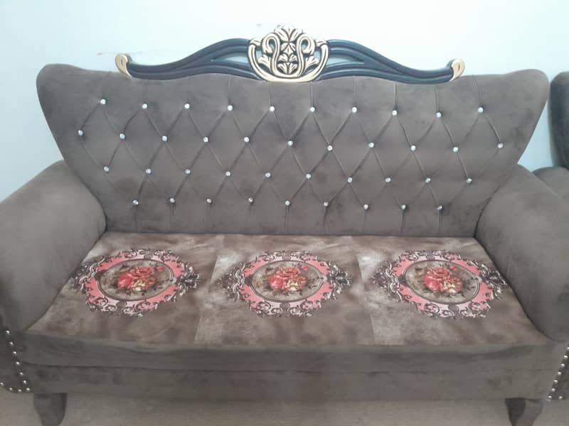 5 seater sofas in good condition 1