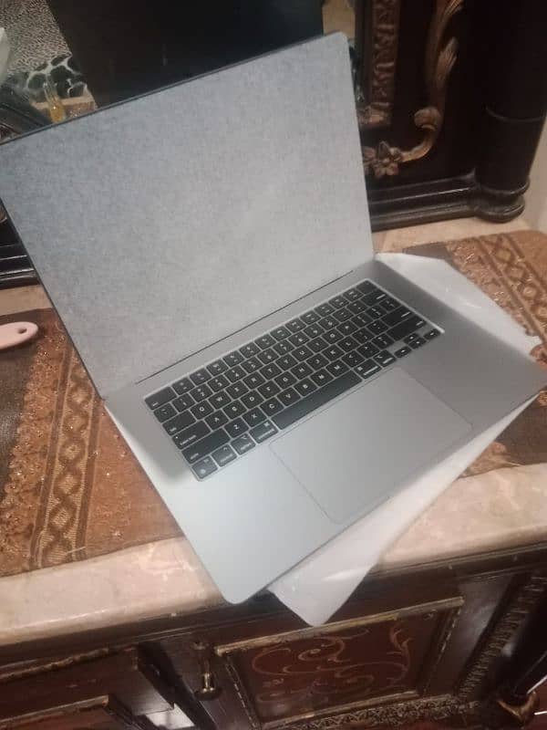 macbook air M3 15 inch 8/512  new unactive 1