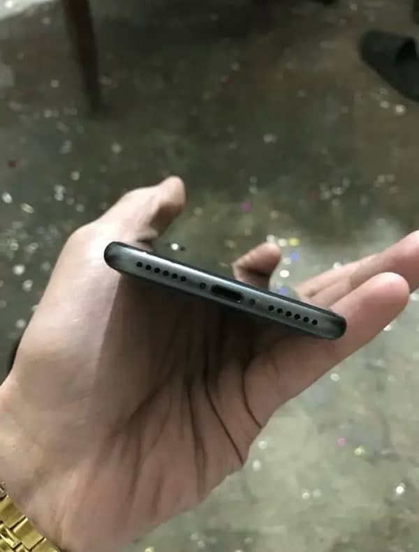 Iphone 8 - water packed- non pta 2