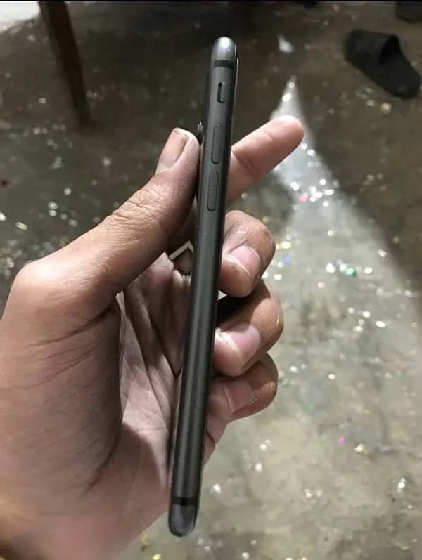 Iphone 8 - water packed- non pta 3