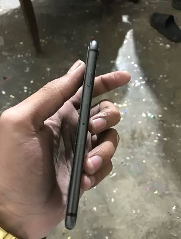 Iphone 8 - water packed- non pta 4