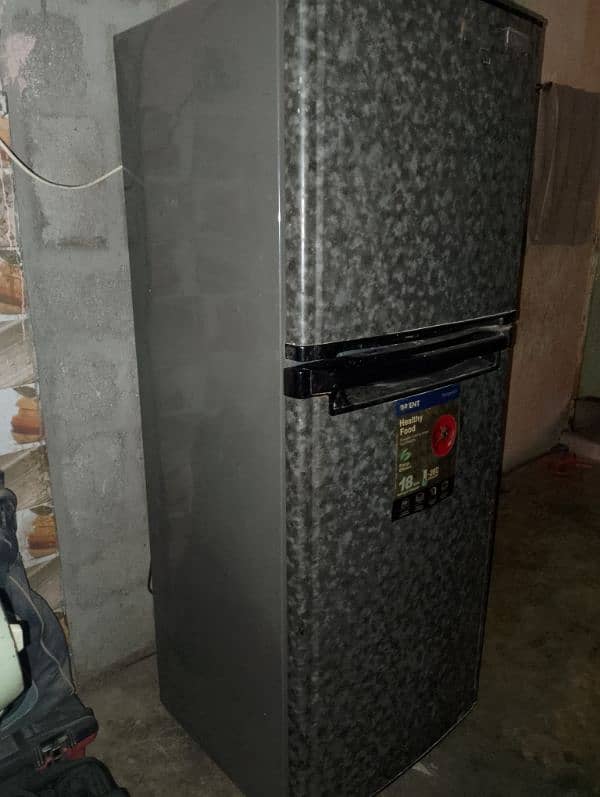 Orient fridge 2 door 10/9 condition. 2