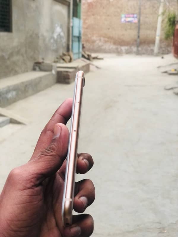 iPhone 8 64 gb non pta all okay WhatsApp nabar 03294662755 7