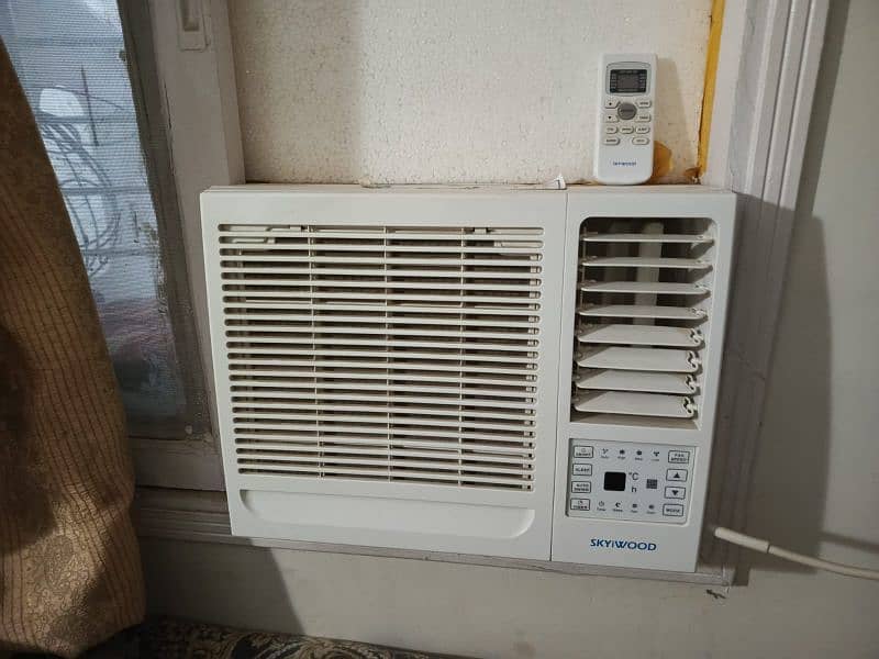 Skywood window AC 0