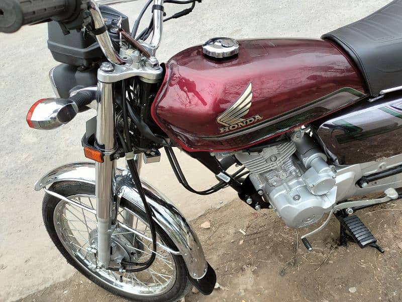 Honda 125 Red silver Self antique unit 6