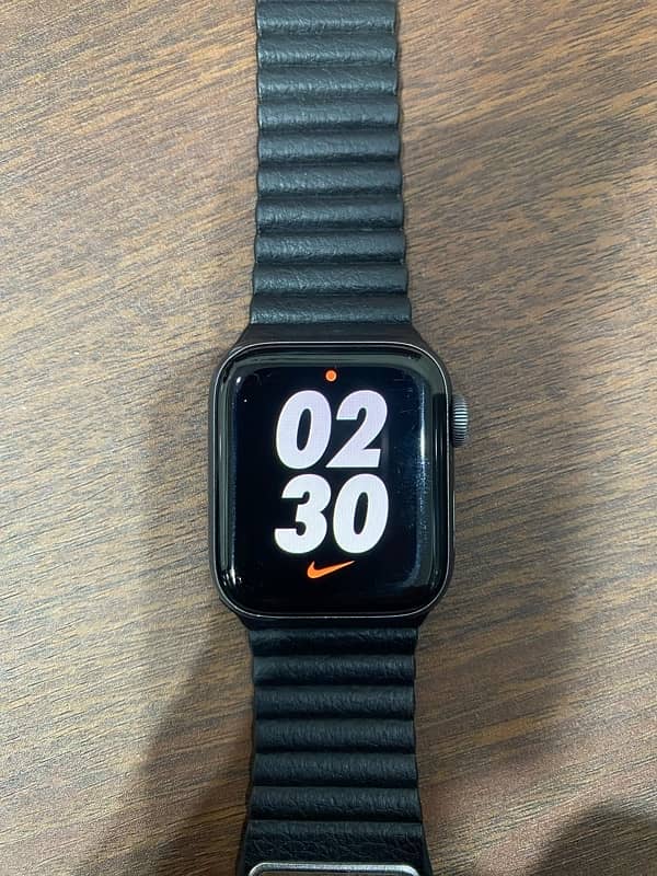 Apple watch series 4 40mm space grey 1