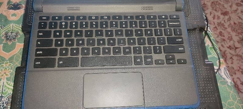 Dell chrome book. 3