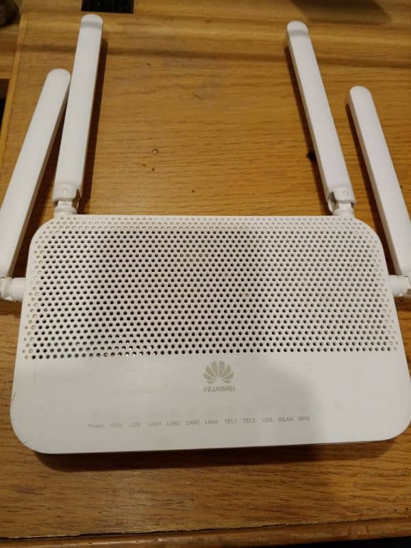 Huawei wifi router and desktop switch for sale 3