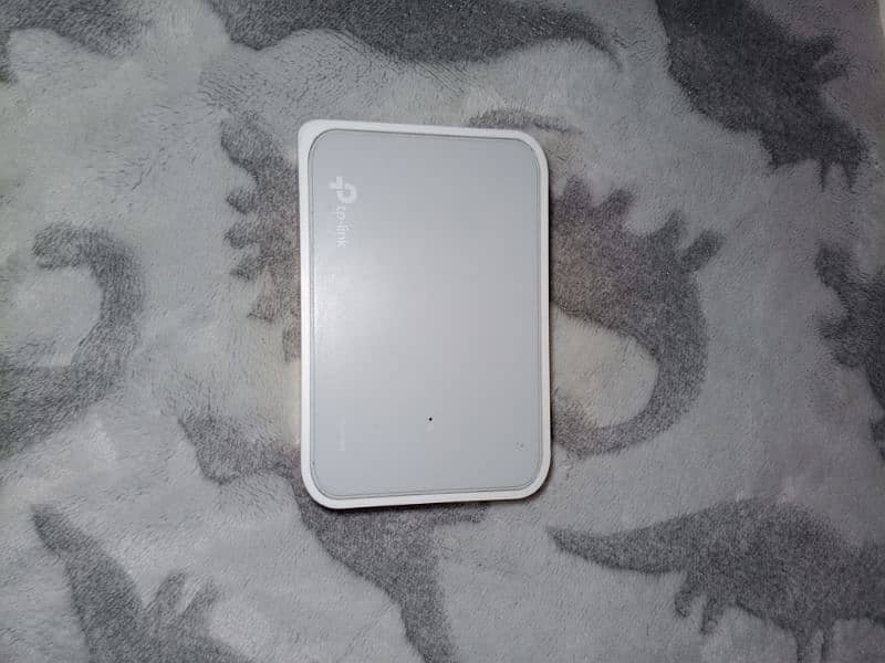 Huawei wifi router and desktop switch for sale 7