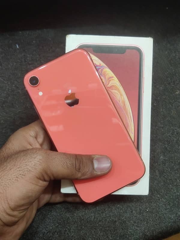 iphone xr 10by10 64gb jv 2month sim time box ka sath 1