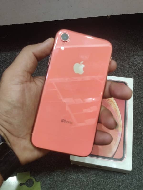 iphone xr 10by10 64gb jv 2month sim time box ka sath 2