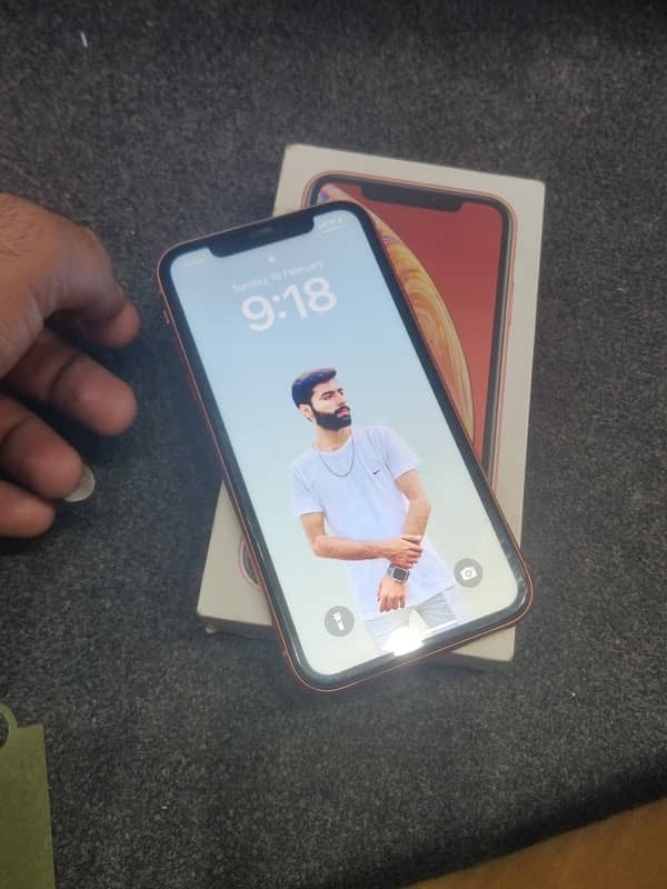 iphone xr 10by10 64gb jv 2month sim time box ka sath 4