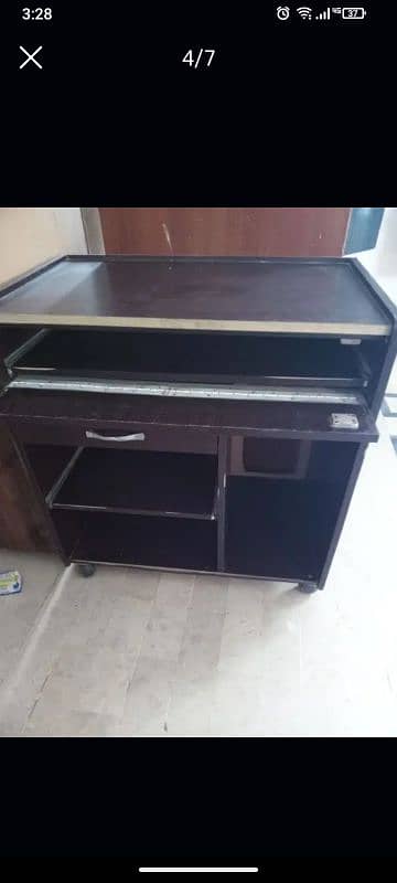 computer table with wheels & drawers 3