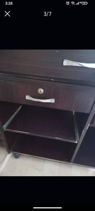 computer table with wheels & drawers 4