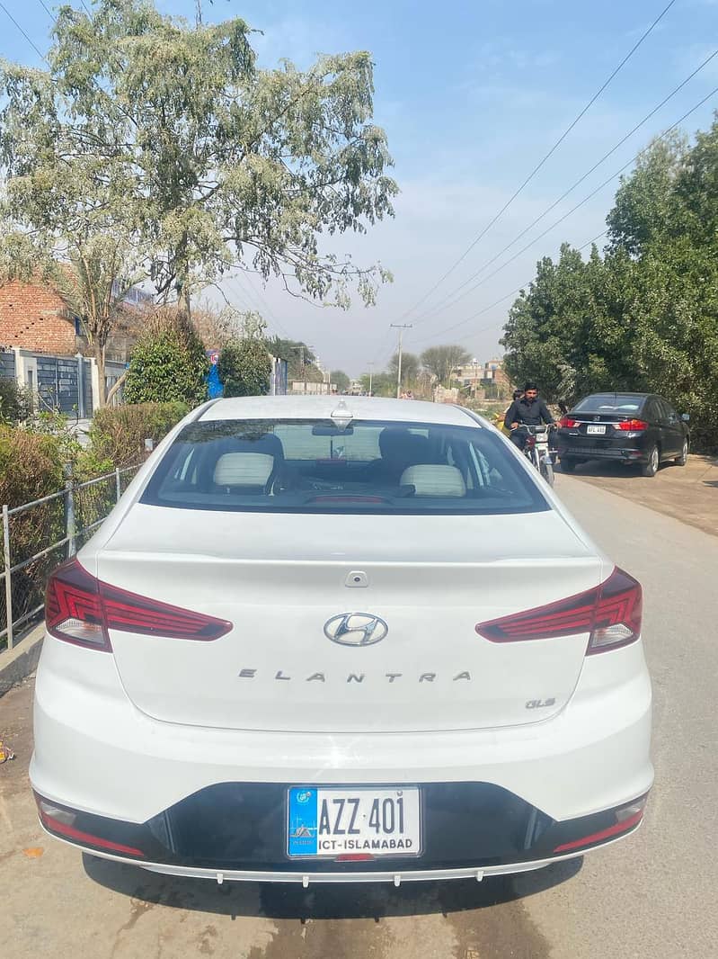 Hyundai Elantra 2022 11