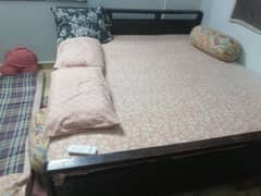 bed without mattress