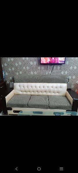 6 seetear sofa good condition 1