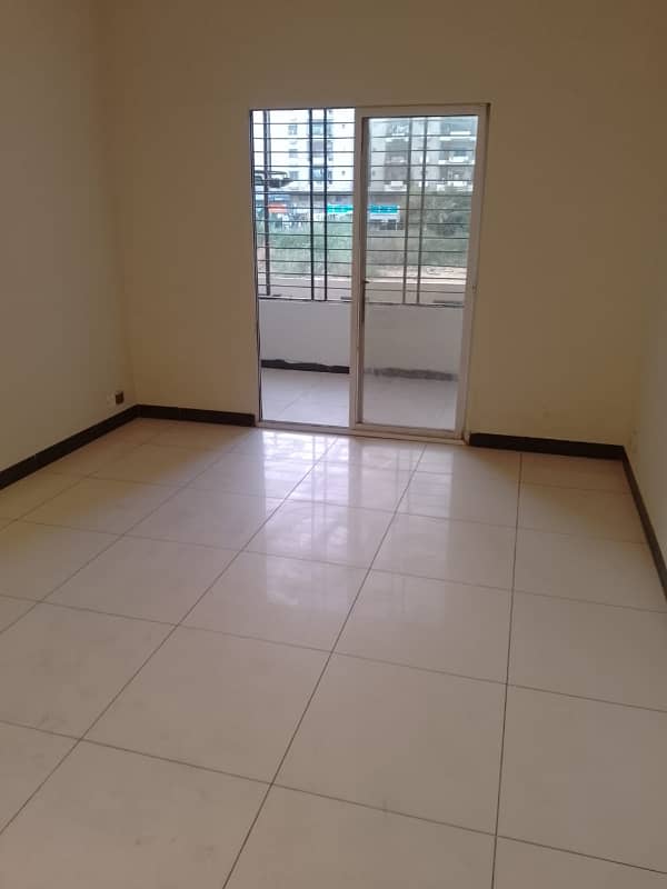 Kings Towers 3 Beds DD 1st Floor West Open Flat In VIP Block 15 Gulistan e Jauhar Rent Only 90 Thousand With Maintenance 1