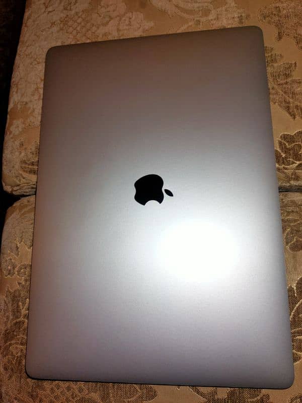 MacBook Pro 2017 15.4inches 16/512Gb Excellent Condition with Charger 1