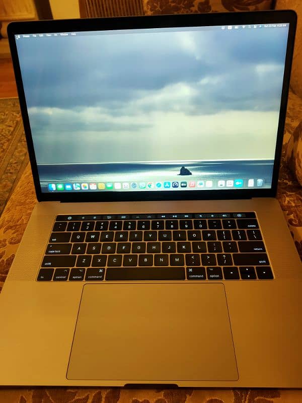 MacBook Pro 2017 15.4inches 16/512Gb Excellent Condition with Charger 8