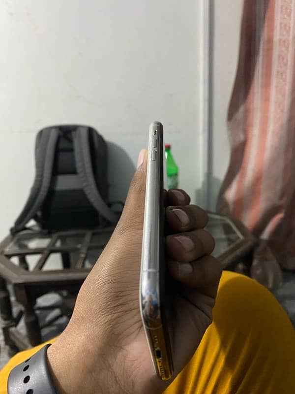 iPhone 11 Pro condition 10 by 10 256gb 4