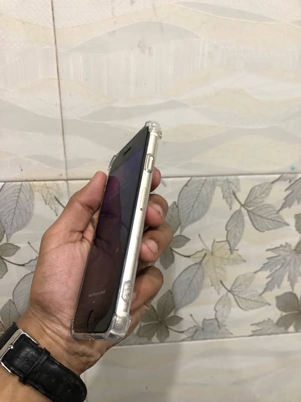 iphone 7 128gb  pta approved 1