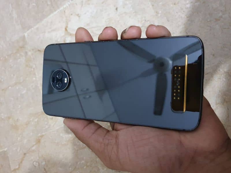 moto z3 8